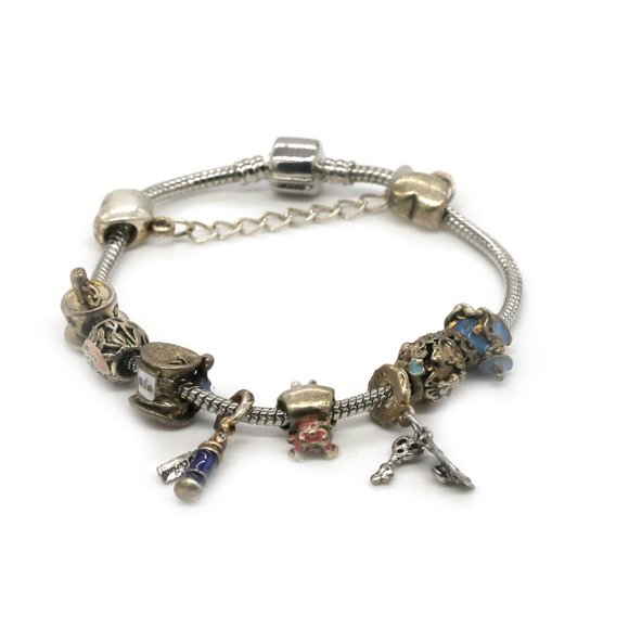 Alice in wonderland theme bracelet with figurine included. - Picture 3 of 4